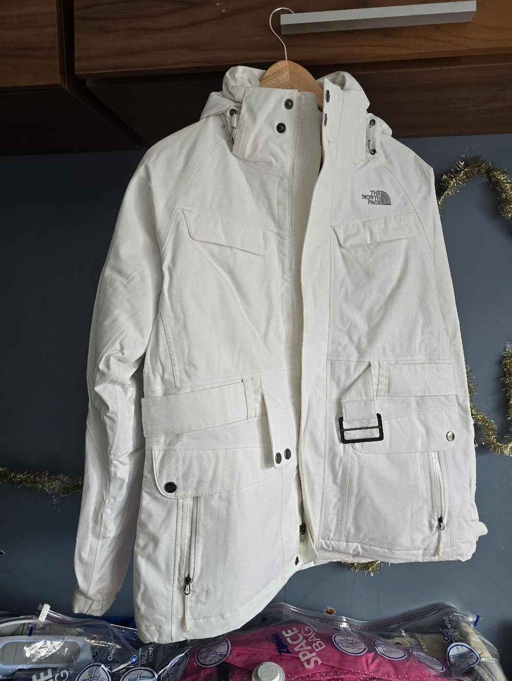 The North Face Women's White Hooded Winter Ski Jacket M